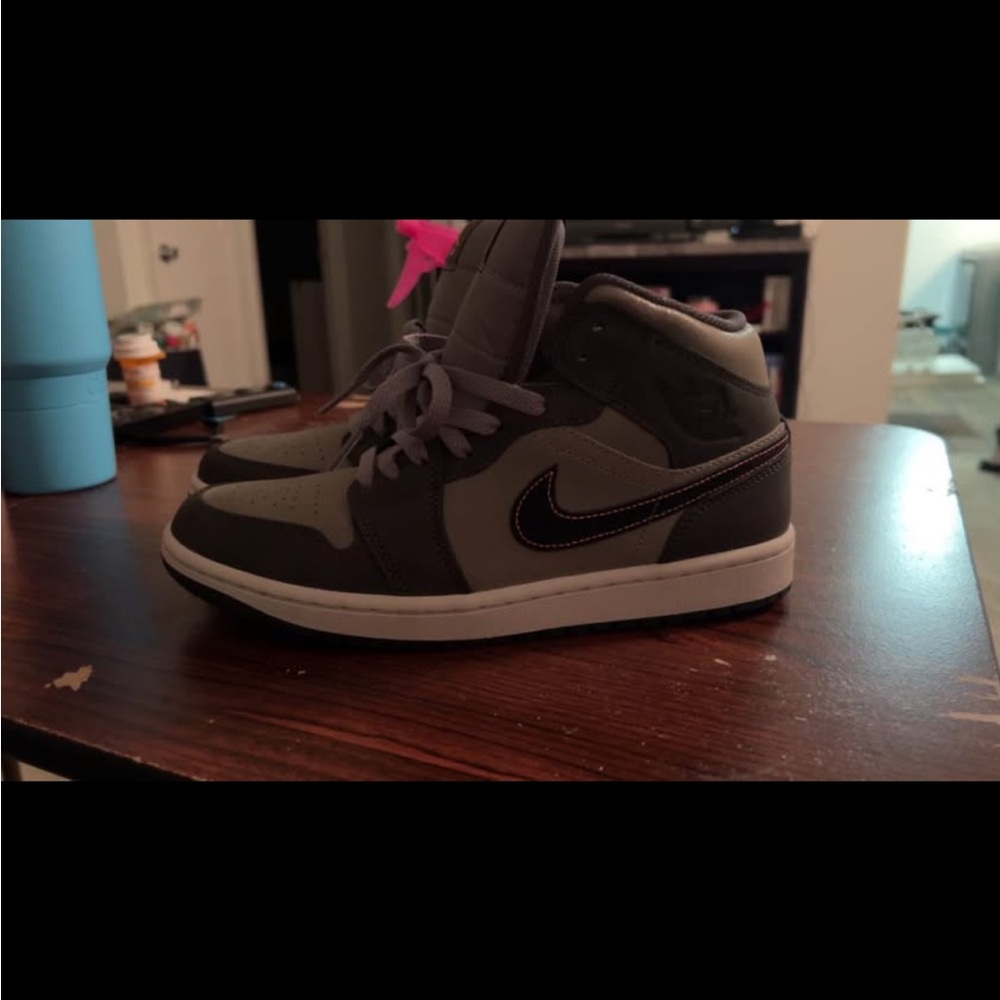 Air Jordan 1 Mids